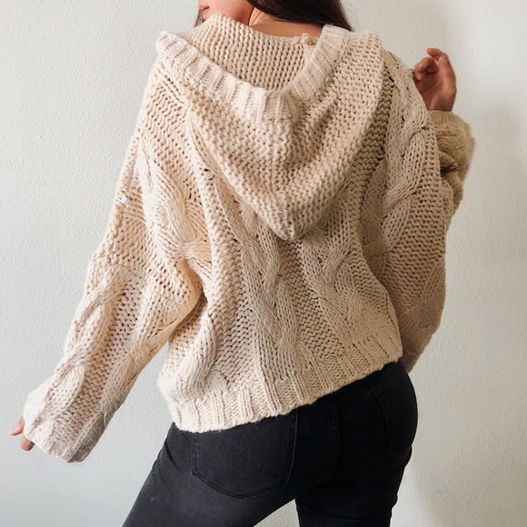 CABLE KNIT HOODED SWEATER - Picture 5 of 7